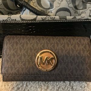 Michael khors wallet